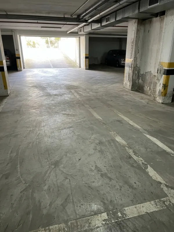 Garagem de condomínio, depois